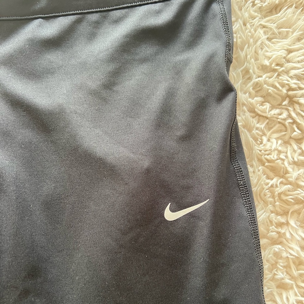 Women’s Nike Capri Dri-Fit Leggings - Picture 3 of 8